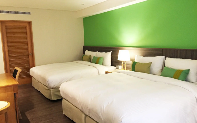 Green World Triplebeds Hotel