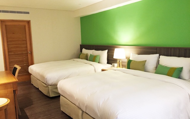 Green World Triplebeds Hotel