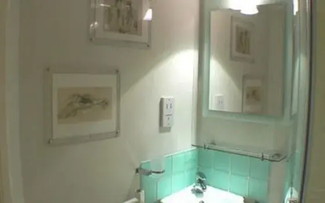 Gate House Bed  Breakfast
