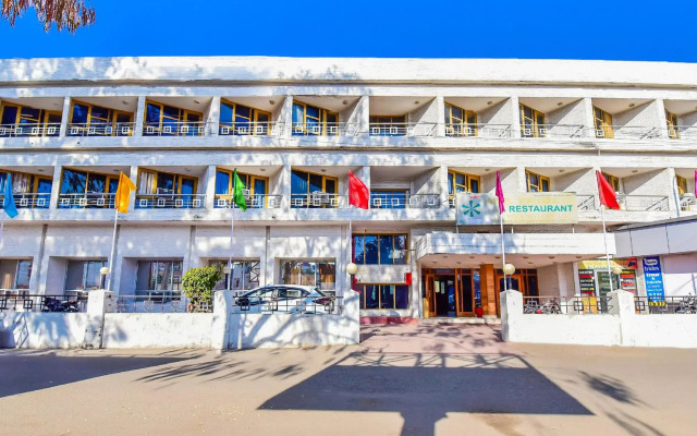 OYO 76836 Hotel Meridian