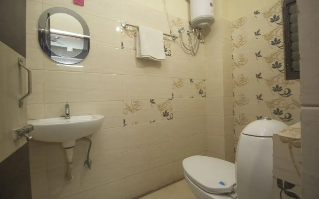 OYO 25007 Hotel Royal Garden