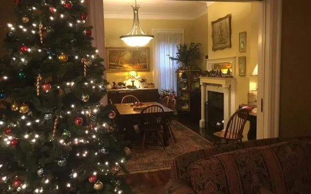 Bayberry House Bed & Breakfast