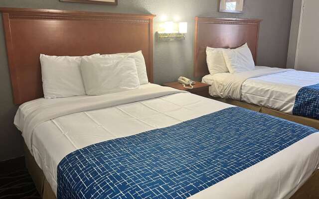 Travelodge by Wyndham Terre Haute