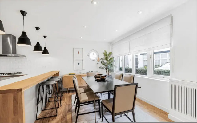 4-bed House Next To Harrods Pont Street Mews