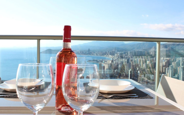 Skyscraper apartment with panoramic views - floor 38