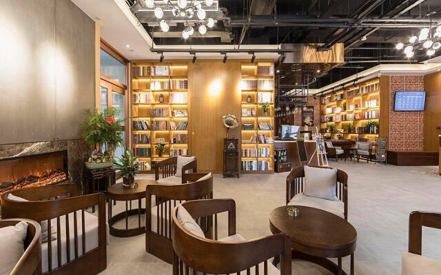 James Joyce Coffetel Zhengzhou Beilong Wetland Park
