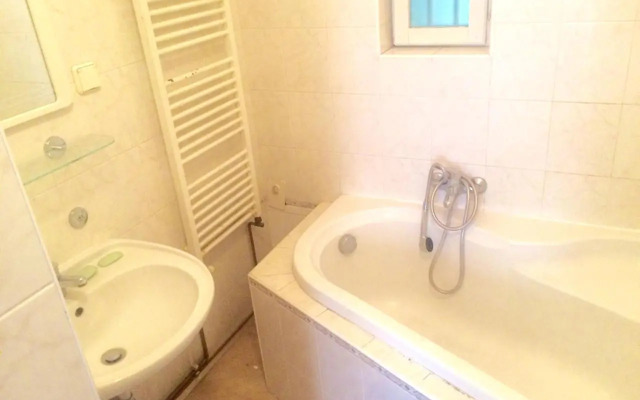 Historic centre-spacious apartment