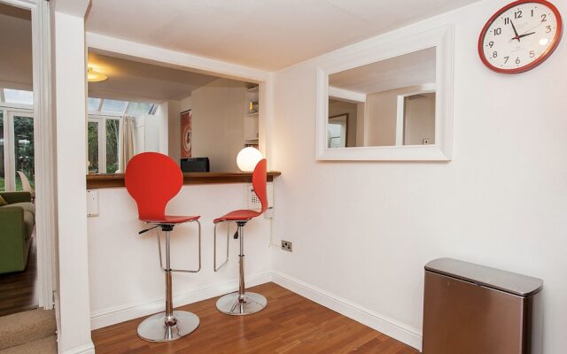 Modern 2 Bed Garden Flat, St Johns Wood