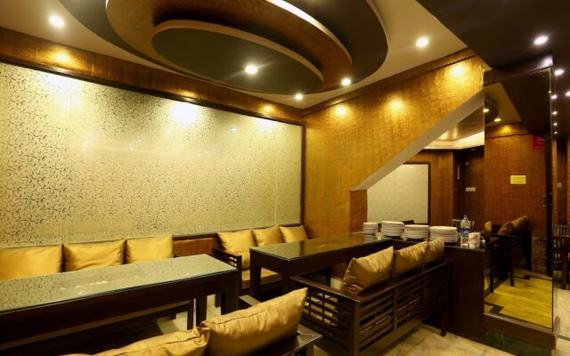 OYO Rooms 055 Mall Rd Tourism Lift