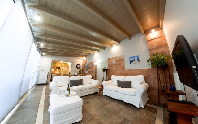 Patras Luxury Seaside House