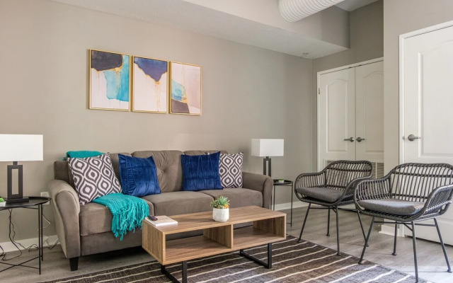 Large 2BR Apt Near Perk Plaza