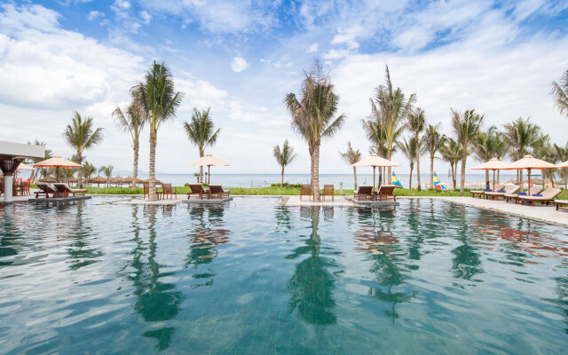 Cam Ranh Riviera Beach Resort & Spa