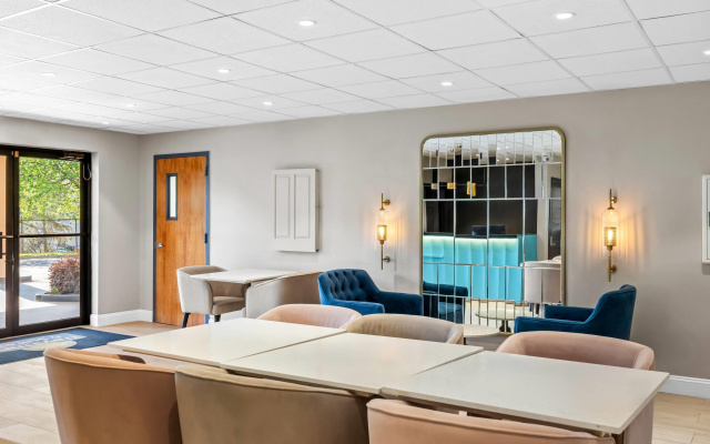 Days Inn & Suites by Wyndham Peachtree Corners/Norcross