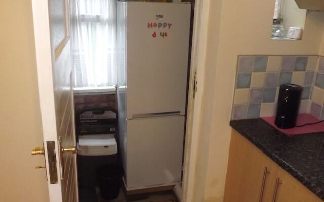 2 Bedrooms House