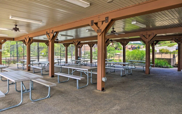 Relax Fireside: Branson West Gem w/ Hot Tub Access