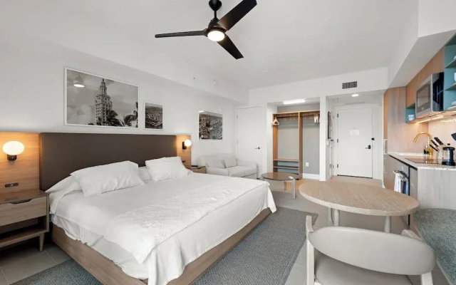 Prime Downtown Location Luxury Studio