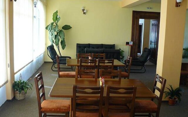 Family Hotel Iv