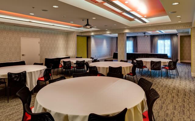Hotel Indigo Columbus Architectural Center by IHG