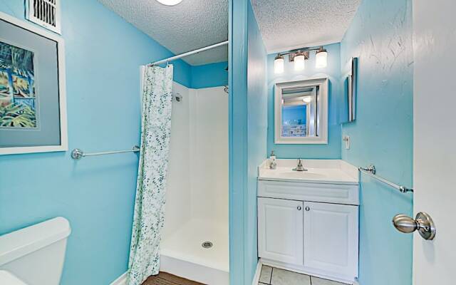 1403hhre 2 Bedroom Condo