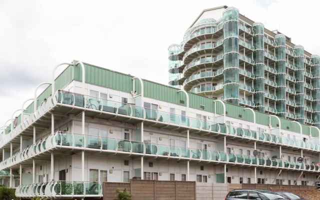 Skyvillion - Tower Point Enfield 1bed With Balcony