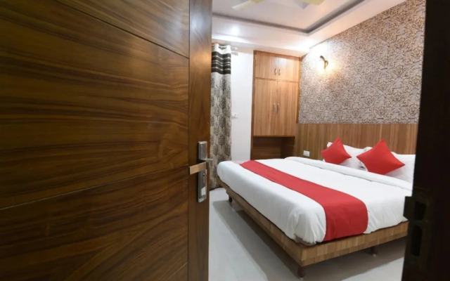 Oyo 14387 Luxury Inn