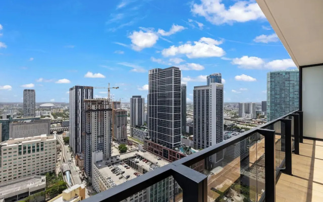 Amazing City View Condo at Miami