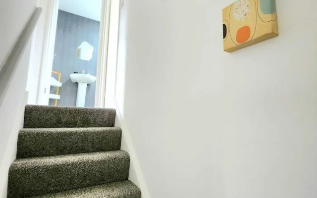 Quirky Home Quiet Neighbourhood