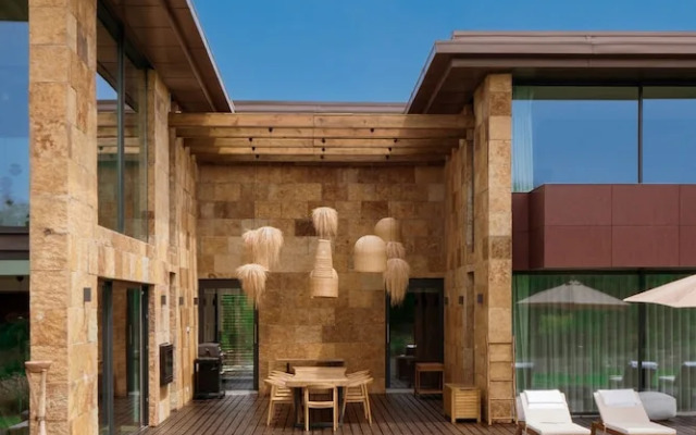 Troya Regal Villa By Cadenzalux