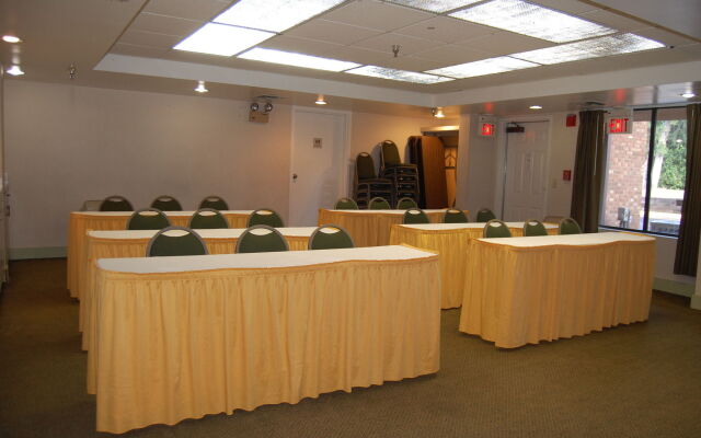 Ramada by Wyndham Temple Terrace/Tampa North