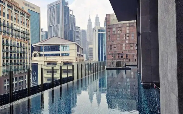 Comfy Studio Anggun KLCC 2PAX Netflix