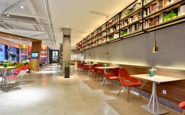 Yiwu Zhixuan Flower Hotel