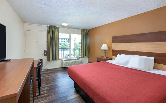 Americana Inn, a Travelodge by Wyndham