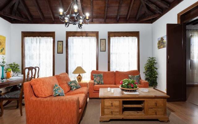 Chalet Casa Canaria con vistas y piscina