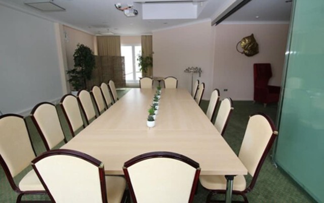 Lindemann Hotel