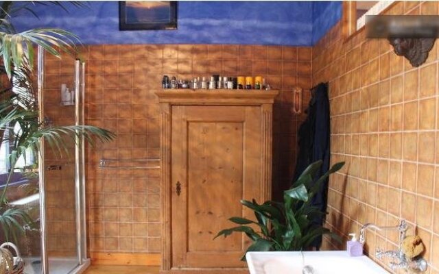 Dinelli's Guesthouse