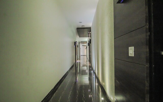 Capital O 28615 Hotel Crossroad