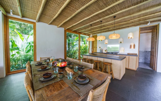 Villa Kauh - Luxury Tropical 5BR Villa