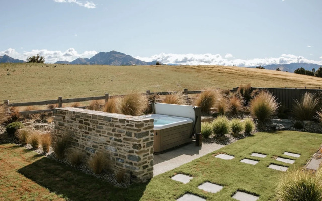 Bull Ridge Retreat - Sleeps 8 - Hot Tub