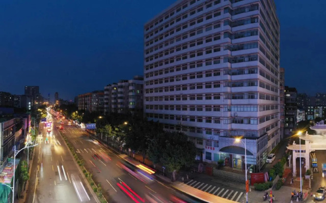 TRUE GO Hotel (Guangzhou Sun Yat-sen University Lujiang Subway Station)