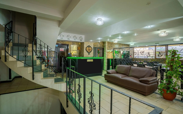 Hotel Avis