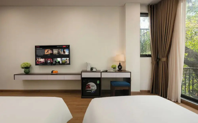 Queen Cafe Hotel
