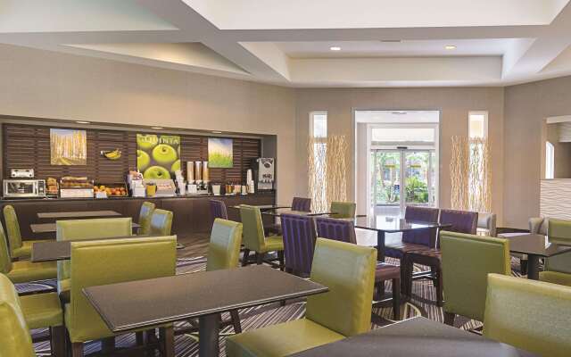 La Quinta Inn & Suites by Wyndham Ontario Airport