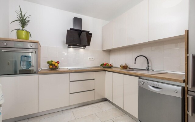 Stunning Home in Lun With Wifi and 3 Bedrooms