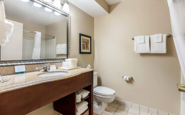 Quality Suites Paducah I-24