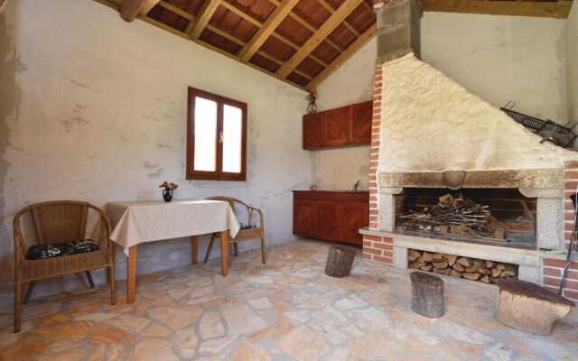 Awesome Home in Dugopolje With Wifi and 4 Bedrooms