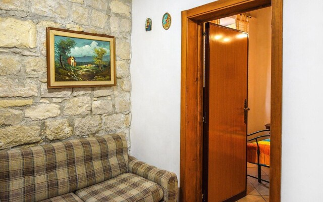 Beautiful Apartment in Pozzallo With Wifi and 2 Bedrooms