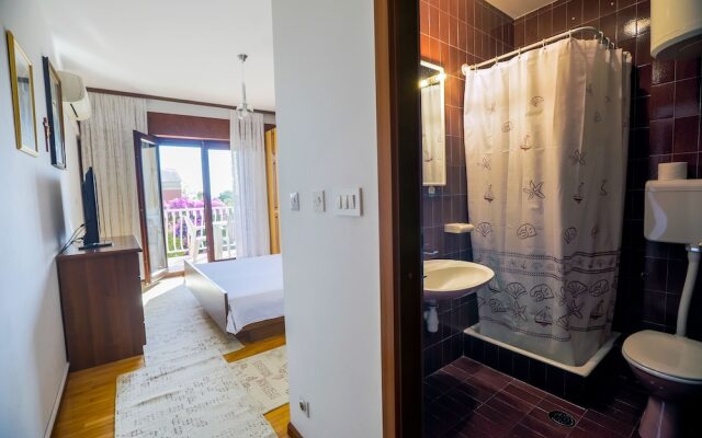 Captivating 1-bed Apartment in Podstrana