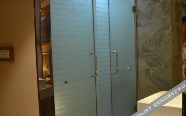 Wodun Platinum Hotel (Qinzhou East Railway Station Niannianfeng Plaza)