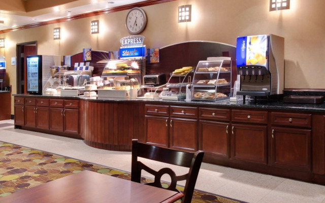 Holiday Inn Express Hotel & Suites Sealy by IHG