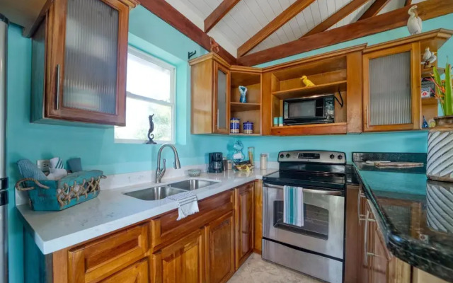 Lucky Duck Villa - Huge Beachfront Pool and Pier